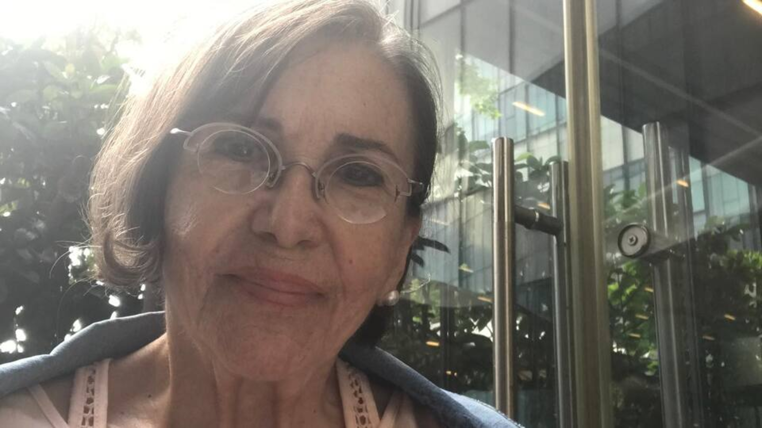 Gül Onat sevenlerinden dua istedi